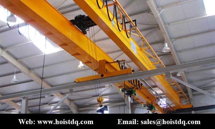 Double girder hoist on overhead crane