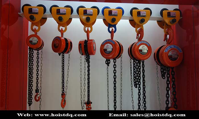 Manual chain hoist