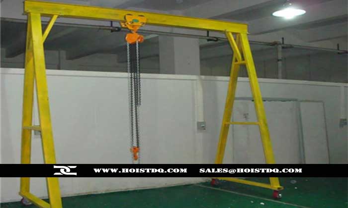 Manual overhead gantry crane