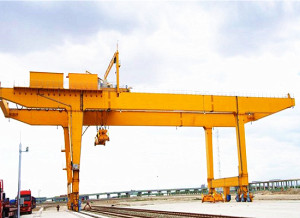 Rail mounted gantry crane