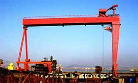 Shipyard overhead travelling crane